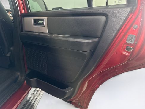 Used 2017 Ford Expedition XLT w/ Equipment Group 201A RWD image 30