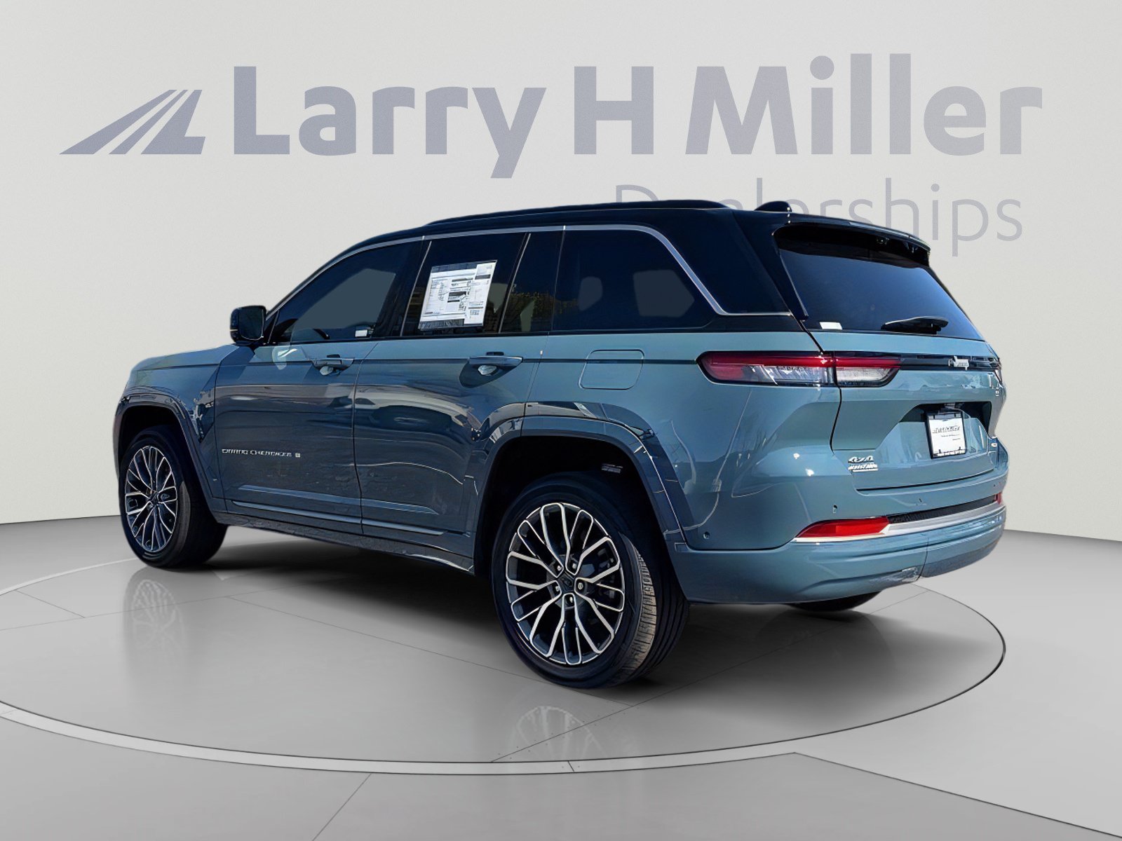 New 2027 Jeep Grand Cherokee Summit AWD/4WD image 3