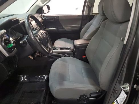 Used 2017 Toyota Tacoma SR5 w/ Tow Package AWD/4WD image 11