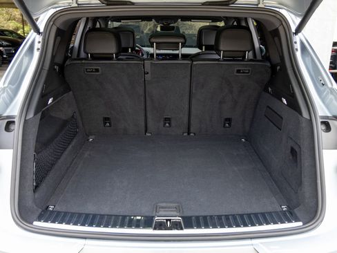 Certified 2025 Porsche Cayenne AWD/4WD image 44