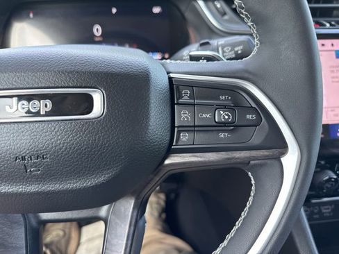 Used 2024 Jeep Grand Cherokee Limited w/ Black Appearance Package AWD/4WD image 23