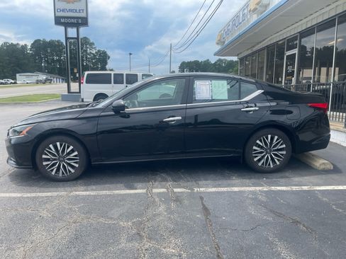 Used 2025 Nissan Altima 2.5 SV FWD image 32