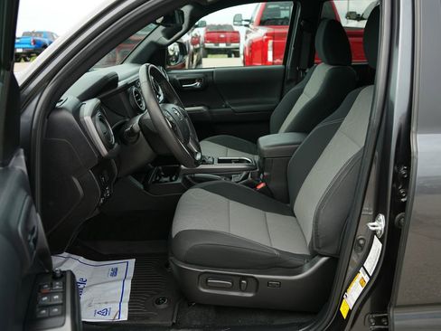 Used 2023 Toyota Tacoma TRD Sport AWD/4WD image 19
