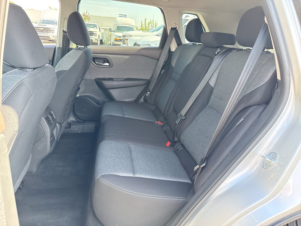 Used 2023 Nissan Rogue SV AWD/4WD image 22