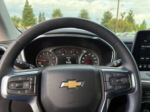 Used 2025 Chevrolet Blazer LT FWD image 30