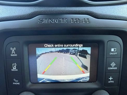 Used 2016 Jeep Renegade Latitude AWD/4WD image 23