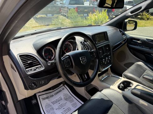 Used 2018 Dodge Grand Caravan SXT image 18