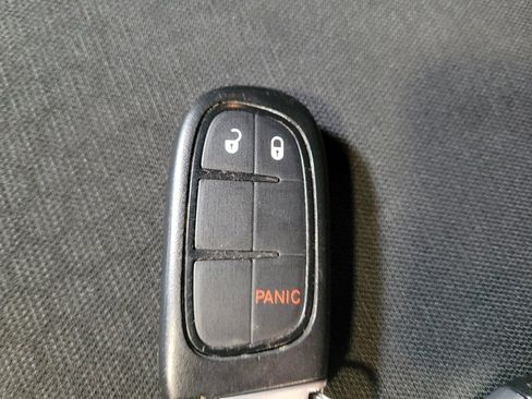 Used 2019 Jeep Cherokee Latitude Plus AWD/4WD image 32