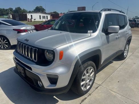 Used 2020 Jeep Renegade Latitude w/ LED Lighting Group AWD/4WD image 2