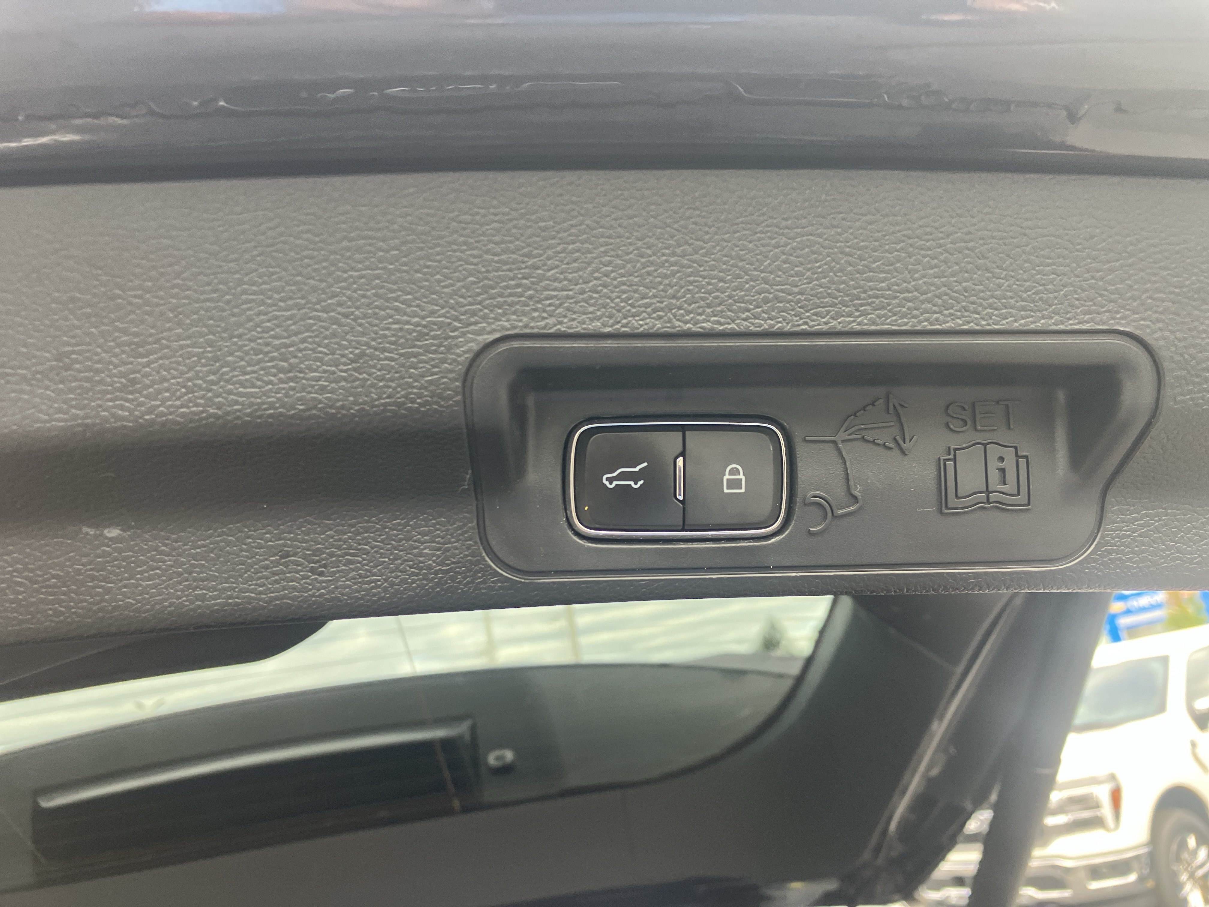 Certified 2023 Ford Explorer Limited AWD/4WD image 13