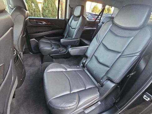 Used 2020 Cadillac Escalade ESV Premium Luxury w/ Escalade Sport Edition image 19