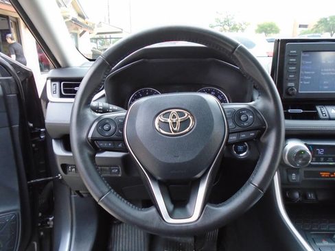 Used 2019 Toyota RAV4 XLE Premium FWD image 15