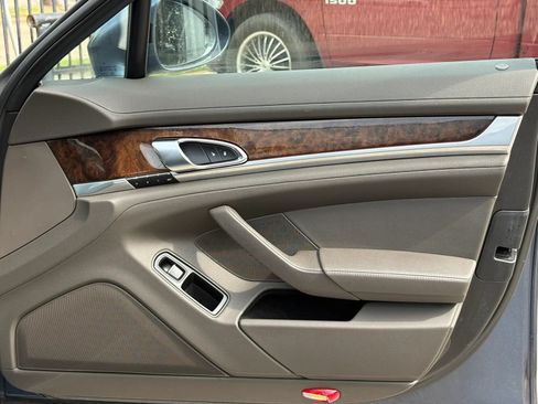 Used 2015 Porsche Panamera 4 AWD/4WD image 9