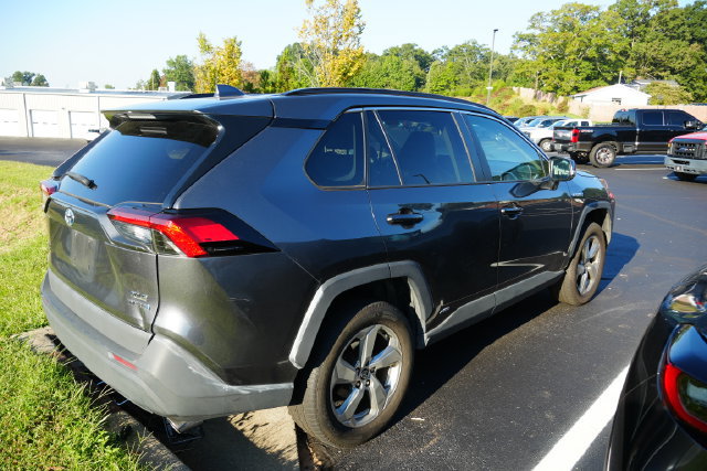 Used 2021 Toyota RAV4 XLE Premium AWD/4WD image 23