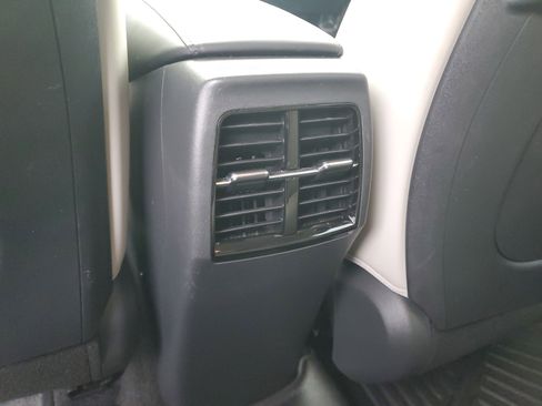 Used 2025 Kia Niro EX image 17