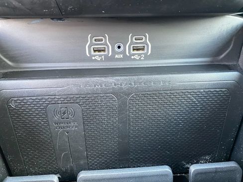 Used 2025 RAM 1500 Laramie AWD/4WD image 25