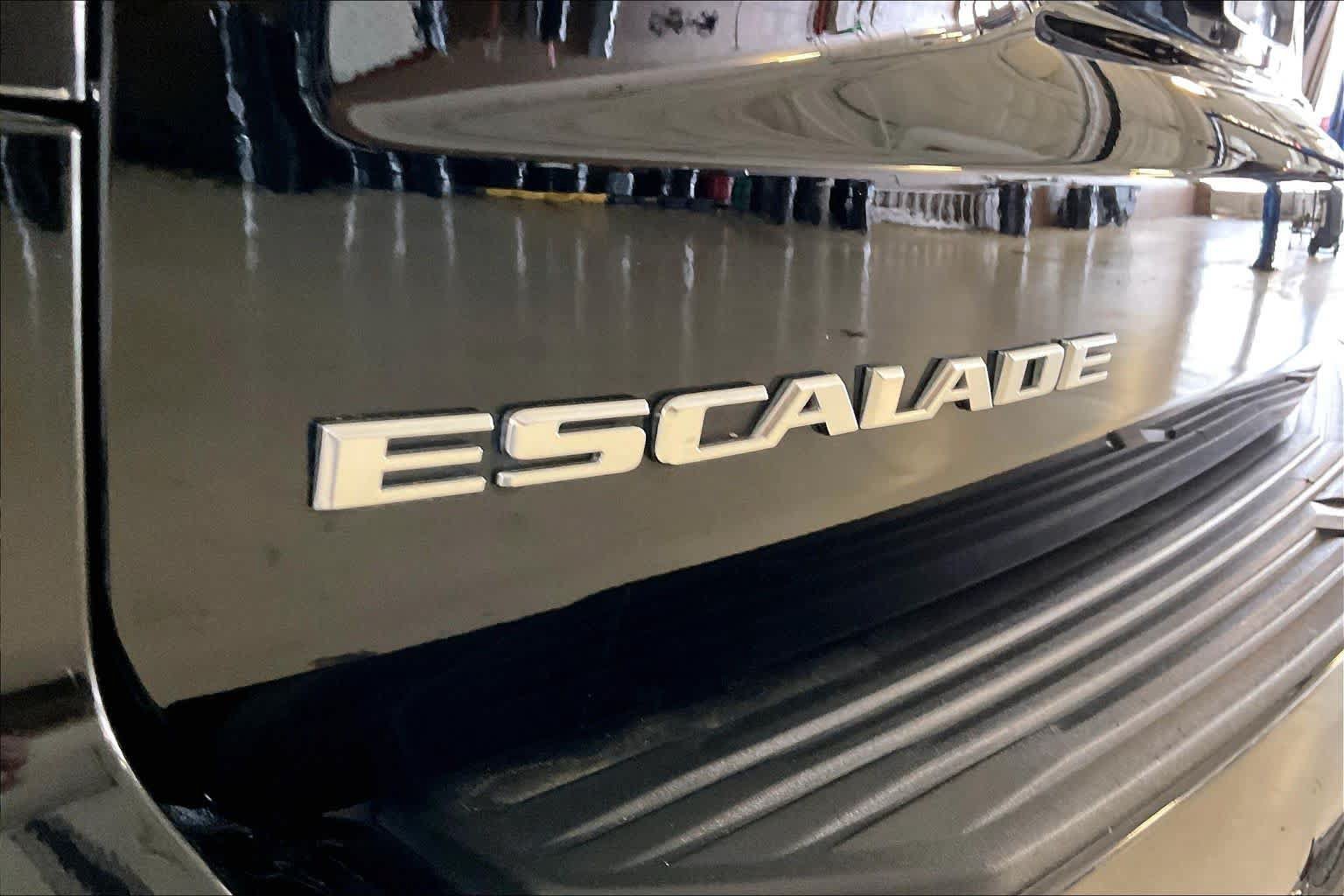 Used 2023 Cadillac Escalade Luxury RWD image 9