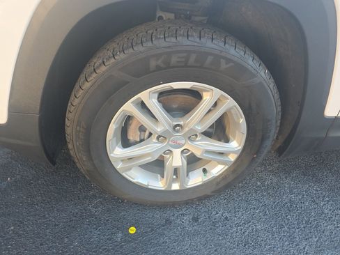 Used 2023 GMC Terrain SLE w/ Driver Convenience Package image 7