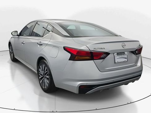 Used 2024 Nissan Altima 2.5 SV image 7