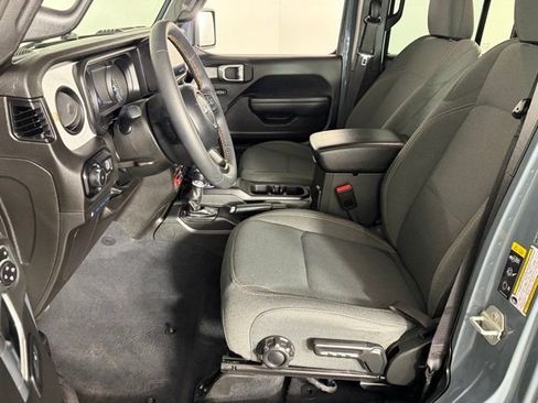 Used 2024 Jeep Wrangler Unlimited image 26