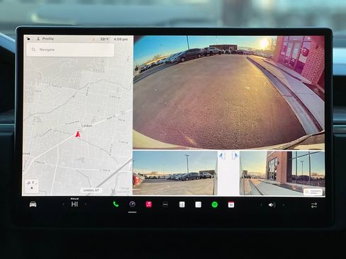 Used 2022 Tesla Model X image 17