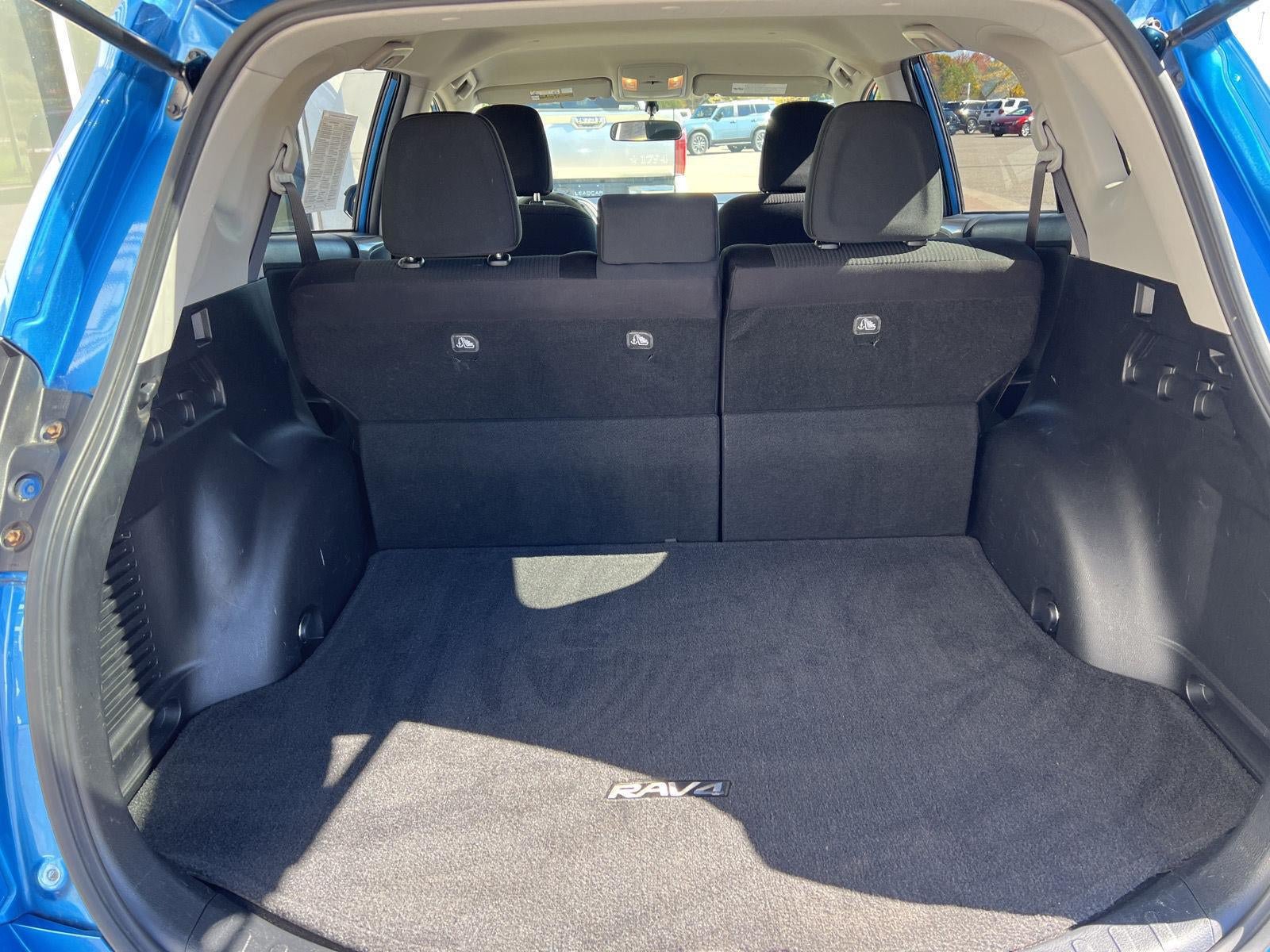 Used 2016 Toyota RAV4 LE AWD/4WD image 12