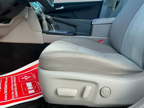 Used 2014 Toyota Camry LE image 12