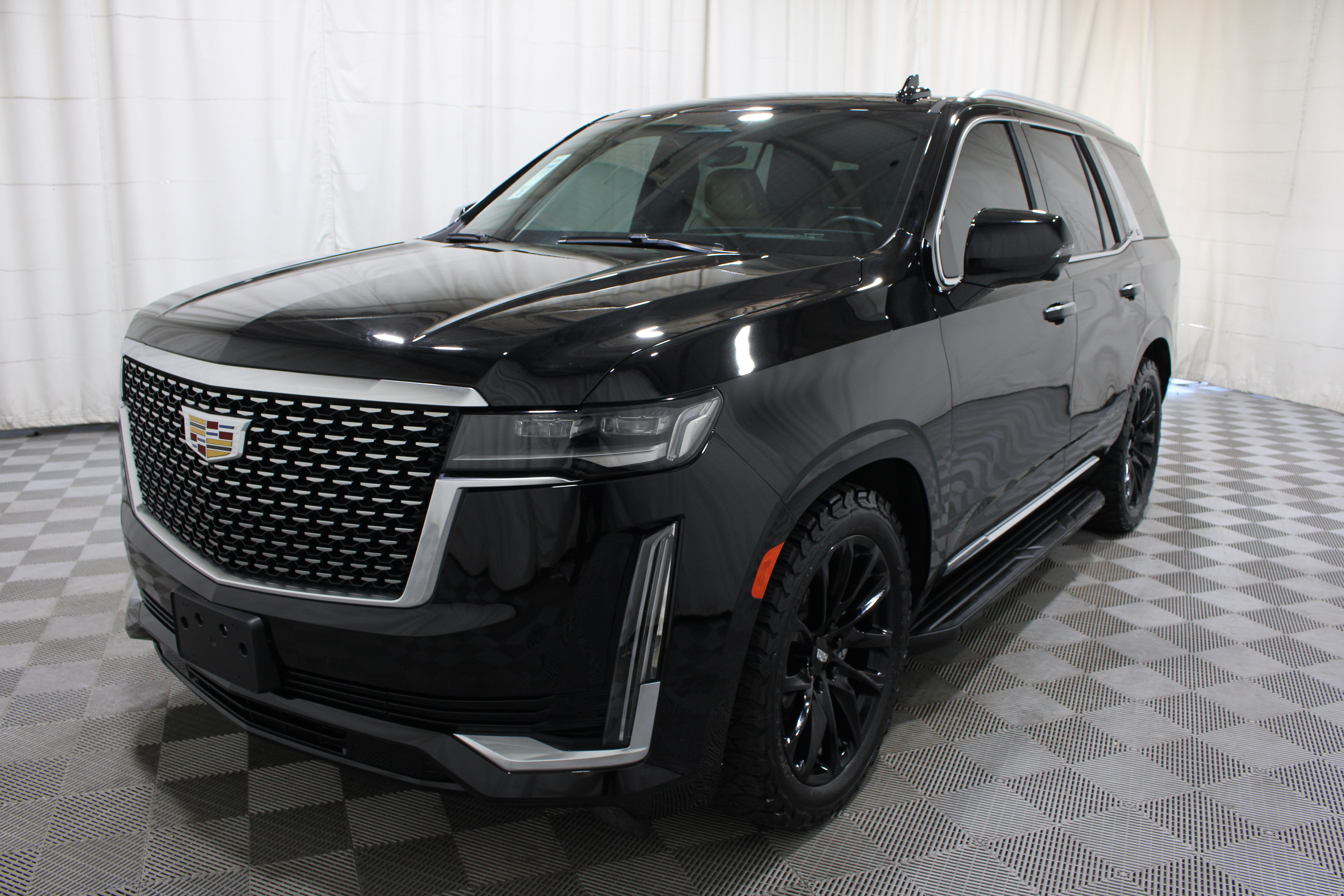 Used 2021 Cadillac Escalade Premium Luxury w/ Driver Assist Tech Package AWD/4WD image 38