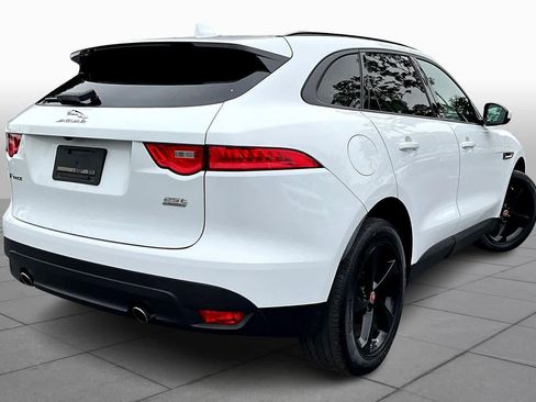 Used 2018 Jaguar F-PACE Premium image 12