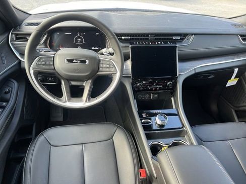 New 2025 Jeep Grand Cherokee Limited image 18