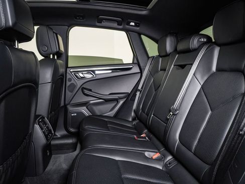 Certified 2026 Porsche Macan AWD/4WD image 17
