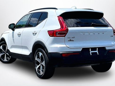 Used 2023 Volvo XC40 B5 Plus AWD/4WD image 5