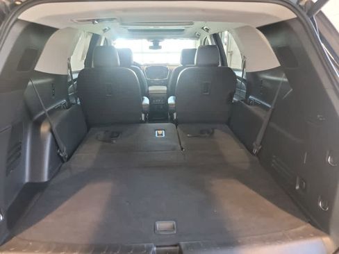 Used 2021 Chevrolet Traverse LT w/ LT Premium Package image 21