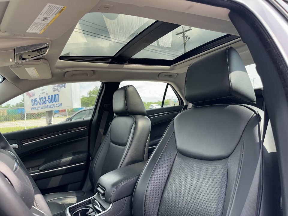 Used 2018 Chrysler 300 Limited w/ Safetytec Plus Group RWD image 13
