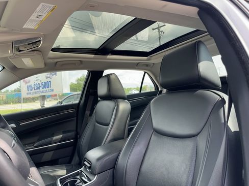 Used 2018 Chrysler 300 Limited w/ Safetytec Plus Group RWD image 13
