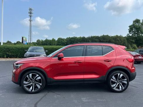 Used 2023 Volvo XC40 B4 Ultimate w/ Protection Package Premier FWD image 12