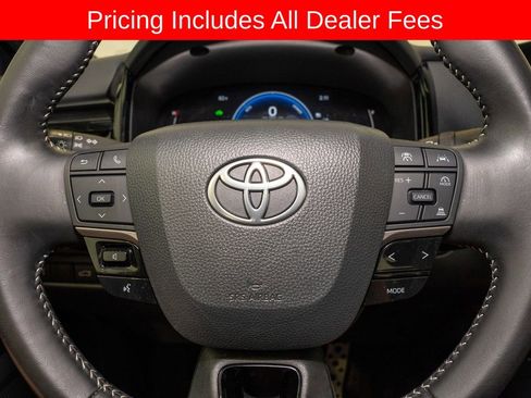 Used 2025 Toyota Camry SE FWD image 17