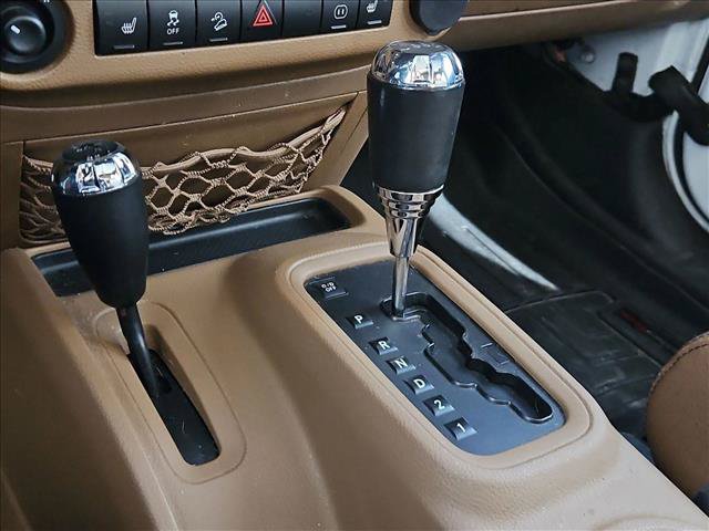 Used 2011 Jeep Wrangler Unlimited Sahara w/ Connectivity Group AWD/4WD image 10