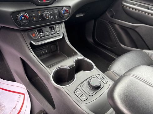 Used 2019 GMC Terrain SLT w/ Preferred Package image 18