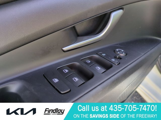 Used 2023 Hyundai Elantra Limited FWD image 14