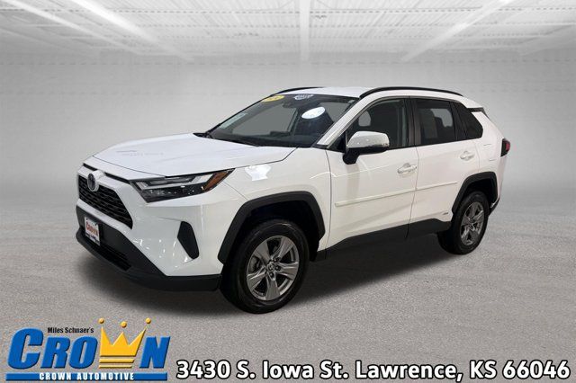 Used 2024 Toyota RAV4 LE AWD/4WD image 1