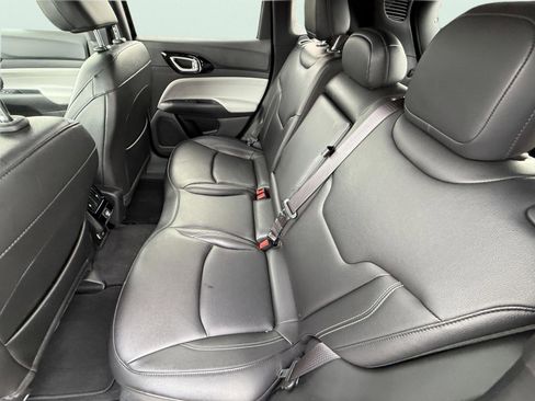 Used 2025 Jeep Compass Limited image 11