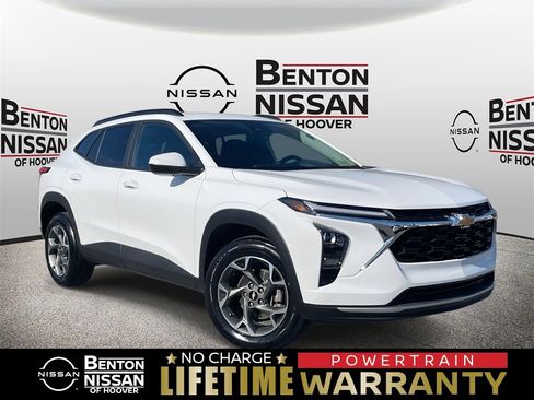 Used 2025 Chevrolet Trax LT w/ LT Convenience Package image 1