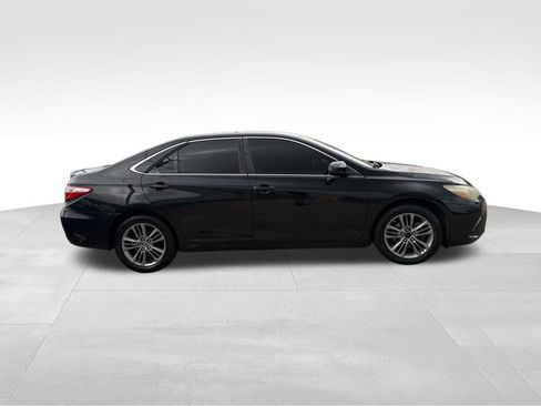 Used 2015 Toyota Camry SE image 5