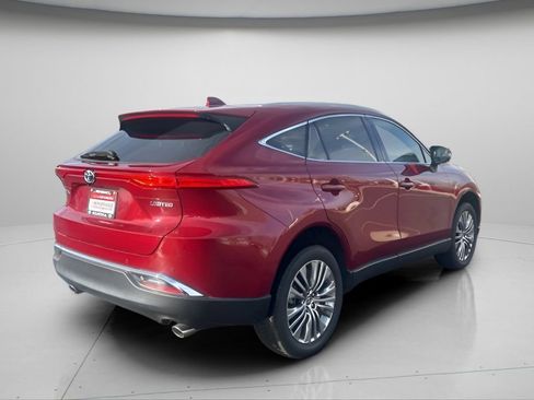 Used 2023 Toyota Venza Limited image 4