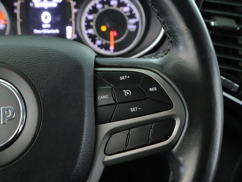 Used 2019 Jeep Cherokee Latitude Plus image 8