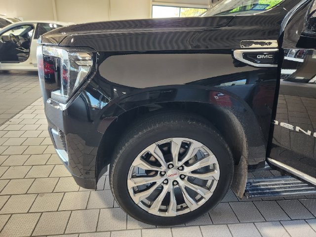Used 2023 GMC Yukon Denali w/ Denali Reserve Package AWD/4WD image 7