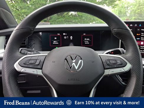 Certified 2025 Volkswagen Tiguan SE R-Line AWD/4WD image 20