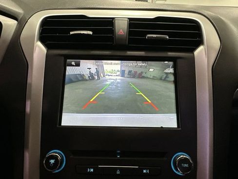 Used 2016 Ford Fusion SE FWD image 26