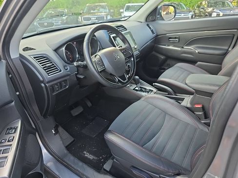 Used 2025 Mitsubishi Outlander Sport SE AWD/4WD image 4